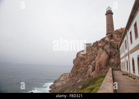 Capo Vilan faro su una scogliera. Camariñas, A Coruña Foto Stock