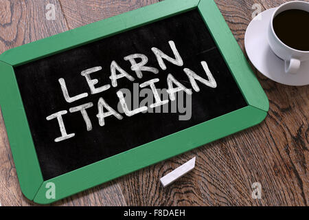 Imparare italiano - Lavagna con la mano il testo disegnato. Foto Stock