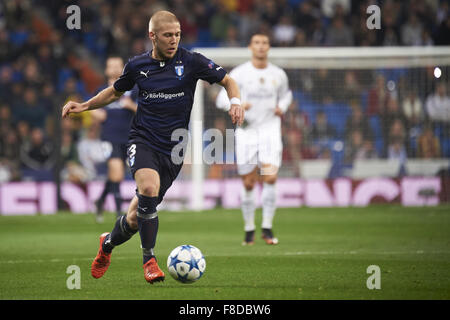 Madrid, Spagna. L'8 dicembre, 2015. Yoshimar Yotun (difensore, Malmo FF) in azione durante la UEFA Champions League match tra Real Madrid e a Malmo FF a Santiago Bernabeu su dicembre 8, 2015 in Credit: Jack Abuin/ZUMA filo/Alamy Live News Foto Stock