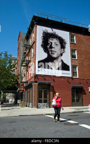 Chuck Close la pittura è riprodotto sulla pubblicità esterna pannello nella città di New York durante l'arte ovunque evento. Foto Stock