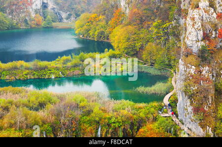 In autunno il paesaggio del Parco Nazionale dei Laghi di Plitvice, Croazia, UNESCO