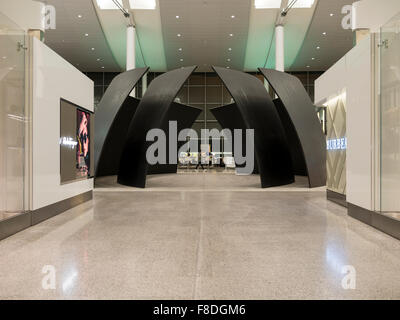 Richard Serra scultura all'Aeroporto Internazionale Pearson, terminale 1, Toronto Canada Foto Stock