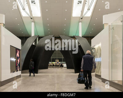 Richard Serra scultura all'Aeroporto Internazionale Pearson, terminale 1, Toronto Canada Foto Stock