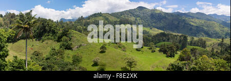 Paesaggio panoramico e montagna in campagna salentina, Colombia Foto Stock