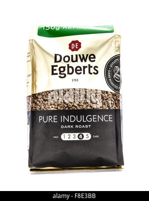 Douwe Egberts Dark Roast caffè su uno sfondo bianco, Douwe Egberts (spesso abbreviato come DE) Foto Stock