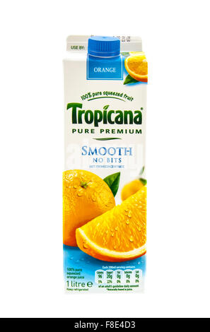 Tropicana succo di colore arancione su sfondo bianco Foto Stock