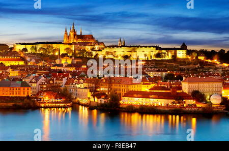 Cattedrale di San Vito e il quartiere del Castello, Prague Old Town, Repubblica Ceca Foto Stock