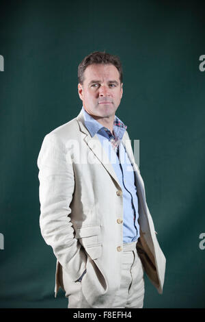 Un ritratto di Niall Ferguson in Charlotte Square Gardens durante l'Edinburgh International Book Festival. Foto Stock