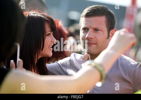 X-Factor auditions a Old Trafford Football Ground , Manchester . Dermot O'Leary Foto Stock