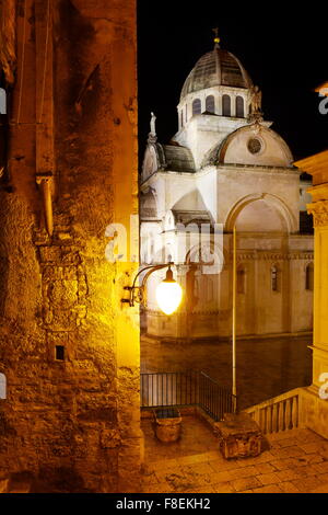 Sibenik, Croazia - La Cattedrale di San Giacomo di notte Foto Stock