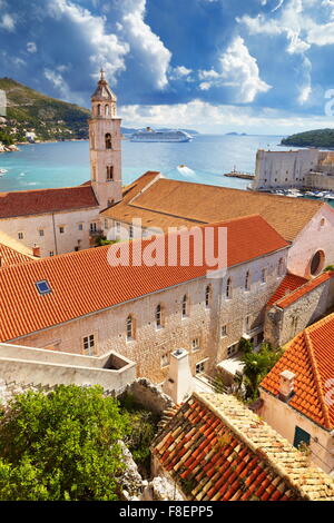 Dubrovnik Città Vecchia cityscape, vista da vecchie mura della città, Croazia Foto Stock