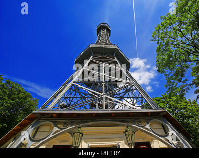 Torre di osservazione sulla collina di Petrin Praga Repubblica Ceca Foto Stock