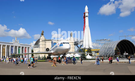 Vista del pavilion 'space', Yak-42 e rucola Vostok-1 sull'esposizione di risultati economici Foto Stock