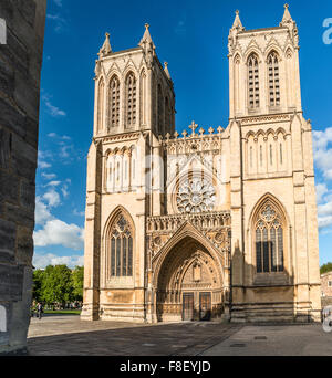 La Chiesa Cattedrale della Santa e indivisa Trinità, noto anche come Cattedrale di Bristol, su College Green, Somerset, Inghilterra Foto Stock