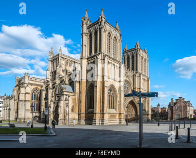 La Chiesa Cattedrale della Santa e indivisa Trinità, noto anche come Cattedrale di Bristol, su College Green, Somerset, Inghilterra Foto Stock