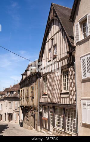Metà di vecchie case con travi di legno a Chartres, Eure-et-Loir, Francia, Europa Foto Stock