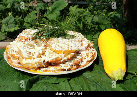 Piatto da fresche spremute fritto in salsa Foto Stock