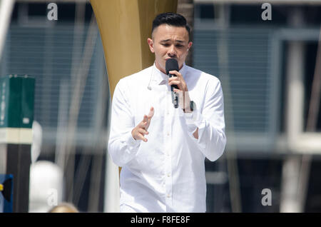 Sydney, Australia - 9 Dicembre 2015: Cyrus esegue durante il quinto annuale AACTA premiazione che ha avuto luogo presso la stella di Sydney. Credito: mjmediabox/Alamy Live News Foto Stock