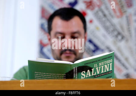 Roma, Italia. 9 dicembre, 2015. Matteo Salvini Roma 09-12-2015 Stampa Estera. Presentazione del libro 'Il metodo Salvini, contro l'Europa, contro l'immigrazione selvaggia, contro il politicamente corretto'. Presentazione del libro "alvini il metodo, contro l'immigrazione selvaggia, contro il politicamente corretto'. Photo Samantha Zucchi Insidefoto Credito: Insidefoto/Alamy Live News Foto Stock