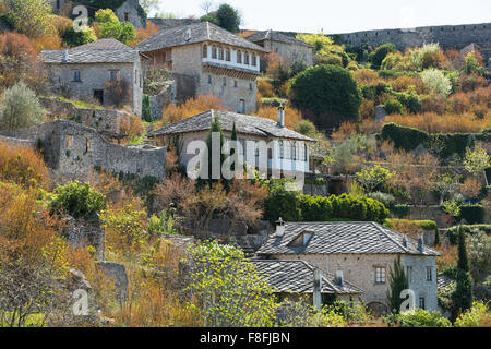 Tradizionali case di pietra nel villaggio di Pocitelj, Bosnia Erzegovina Foto Stock