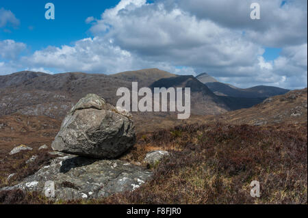 Guardando attraverso Glen Laxdale verso Clisham sul delle Ebridi Isle of Harris Foto Stock