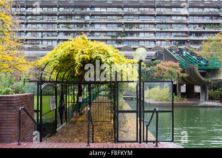 Il Barbican in autunno Foto Stock