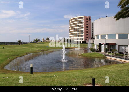 Il Casinò di Vilamoura, con Hotel Vila Galé Ampalius dietro, Vilamoura, Quarteira, Algarve, Portogallo, Europa Foto Stock