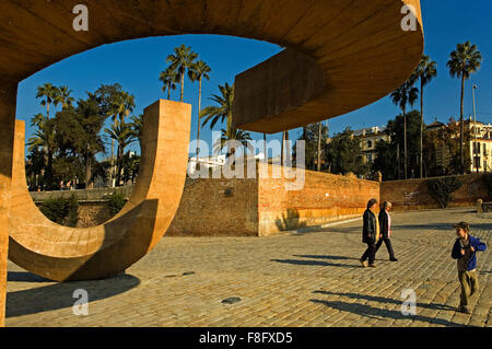 Monumento alla tolleranza (da Eduardo Chillida) al paseo Alcalde Marqués del Contadero.Sulla banca del fiume Guadalquivir. Sevill Foto Stock