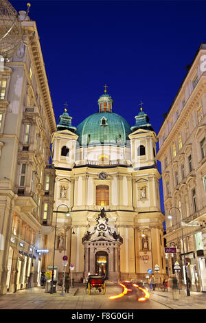 Peterskirche ('St Pietro Chiesa) come si vede dal Graben, Innere Stadt ("Inner City'), Vienna, Austria. Foto Stock
