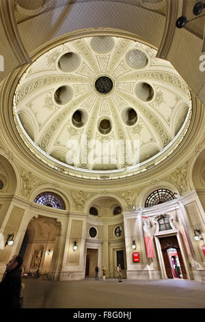 L'entrata dell'Hofburg, il palazzo imperiale degli Asburgo, dal lato di Michaelerplatz, Vienna, Austria Foto Stock