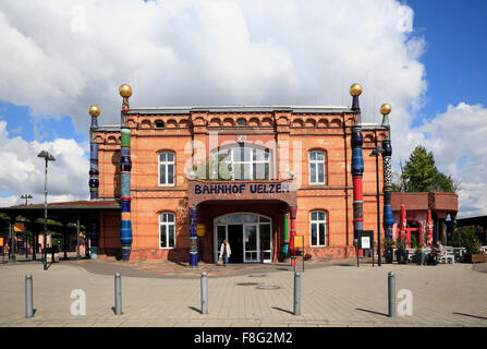 Hundertwasser stazione ferroviaria di Uelzen, Uelzen, Bassa Sassonia, Germania, Europa Foto Stock