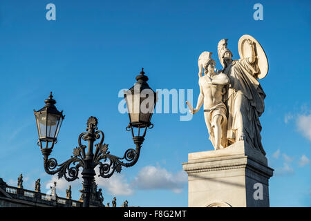 Ponte del castello, Schinkel, sculture, laterne, nuvole, Berlino Foto Stock