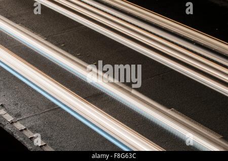 Autostrada sentieri di luce sulla M54 vicino a Shifnal, Shropshire, Inghilterra. Foto Stock