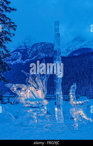 Sculture di ghiaccio, la stima di sé, Ice Magic Festival, il Lago Louise, il Parco Nazionale di Banff, Alberta, Canada Foto Stock