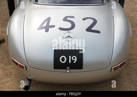 1955 Mercedes Benz 300 SL Mille Miglia del portellone ad ala di gabbiano al Concours di eleganza tenutosi a corte Hamton Palace Regno Unito Foto Stock
