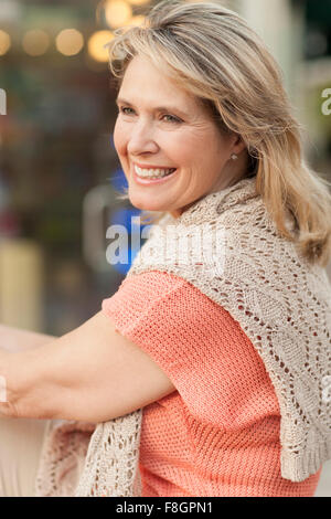 Close up sorridente donna caucasica Foto Stock