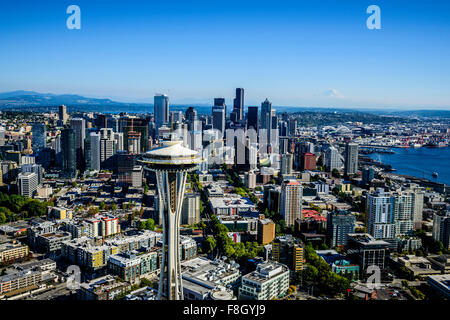 Vista aerea della Space Needle nel paesaggio urbano di Seattle, Washington, Stati Uniti Foto Stock