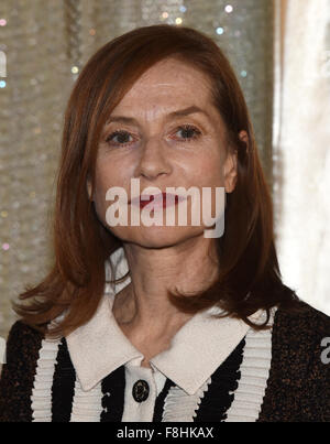 Berlino, Germania. 09Dec, 2015. L'attrice francese Isabelle Huppert arriva in corrispondenza della apertura del film francese Settimana e photocall per il film "la Valle dell'amore" a Berlino, Germania, 09 dicembre 2015. Il film francese settimana fino al 12 dicembre. Credito: dpa/Alamy Live News Foto Stock