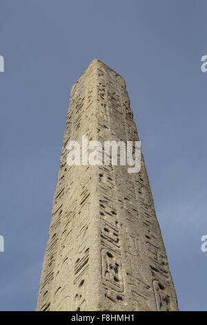 Geroglifici su Cleopatra Needle, antico obelisco egiziano su Victoria Embankment in Londra, Regno Unito Foto Stock