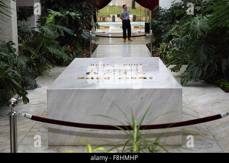 Il mausoleo di Josip Broz Tito nella casa dei fiori a Belgrado in Serbia. Tito (1892-1980) è stato il leader della Jugoslavia. Foto Stock