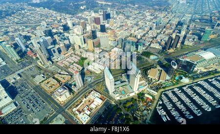 Vista aerea del centro cittadino di San Diego, la California del Sud, Stati Uniti d'America. Una vista dello skyline, waterfront grattacieli, Foto Stock