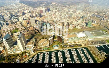 Vista aerea del centro cittadino di San Diego, la California del Sud, Stati Uniti d'America. Una vista dello skyline, waterfront grattacieli, Foto Stock