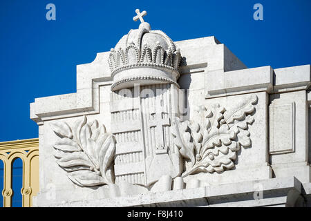 Royal Crown statua sul ponte Margherita a Budapest Foto Stock