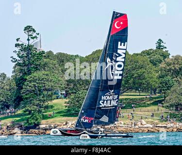 Farm Cove, Sydney, Australia. Decimo Dec, 2015. Estremo atto a vela 8. Media Day. Team Turx (TUR) pratica gare In Farm Cove, Sydney, Australia. Team Turx (TUR) navigherà in atto finale del 2015 Extreme serie Vela a Sydney dal 11-13Dicembre 2015. Credito: Azione Sport Plus/Alamy Live News Foto Stock