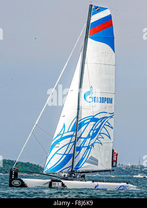 Farm Cove, Sydney, Australia. Decimo Dec, 2015. Estremo atto a vela 8. Media Day. Il Team di Gazprom (RUS) pratica gare In Farm Cove, Sydney, Australia. Il Team di Gazprom (RUS) navigherà in atto finale del 2015 Extreme serie Vela a Sydney dal 11-13Dicembre 2015. Credito: Azione Sport Plus/Alamy Live News Foto Stock