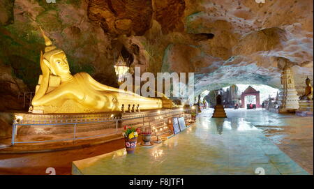 Thailandia - Phang Nga, Wat Suwan Kuha tempio nella grotta Foto Stock