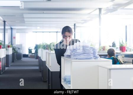 Personale amministrativo lavoro in ufficio Foto Stock