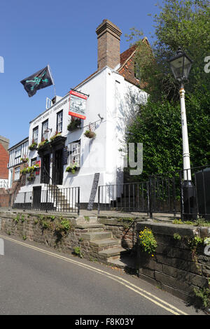 La storica Stag Inn, tutti i Santi Street, Hastings, East Sussex, England, Regno Unito Foto Stock