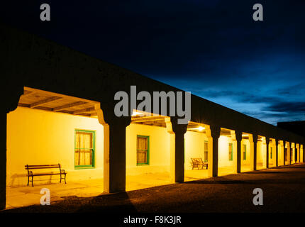 Esterno di Amargosa Opera House e Hotel di notte, Death Valley Junction, CALIFORNIA, STATI UNITI D'AMERICA Foto Stock