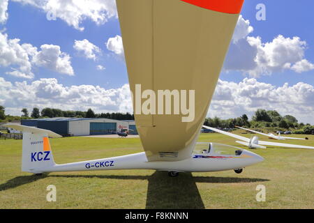 Chiedi21 glider G-CKCZ a Booker Wycombe Airpark, Buckinghamshire, Inghilterra Foto Stock